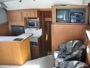 Click to enlarge image  - Cabin and Gally of the Blue Runner 2 - 